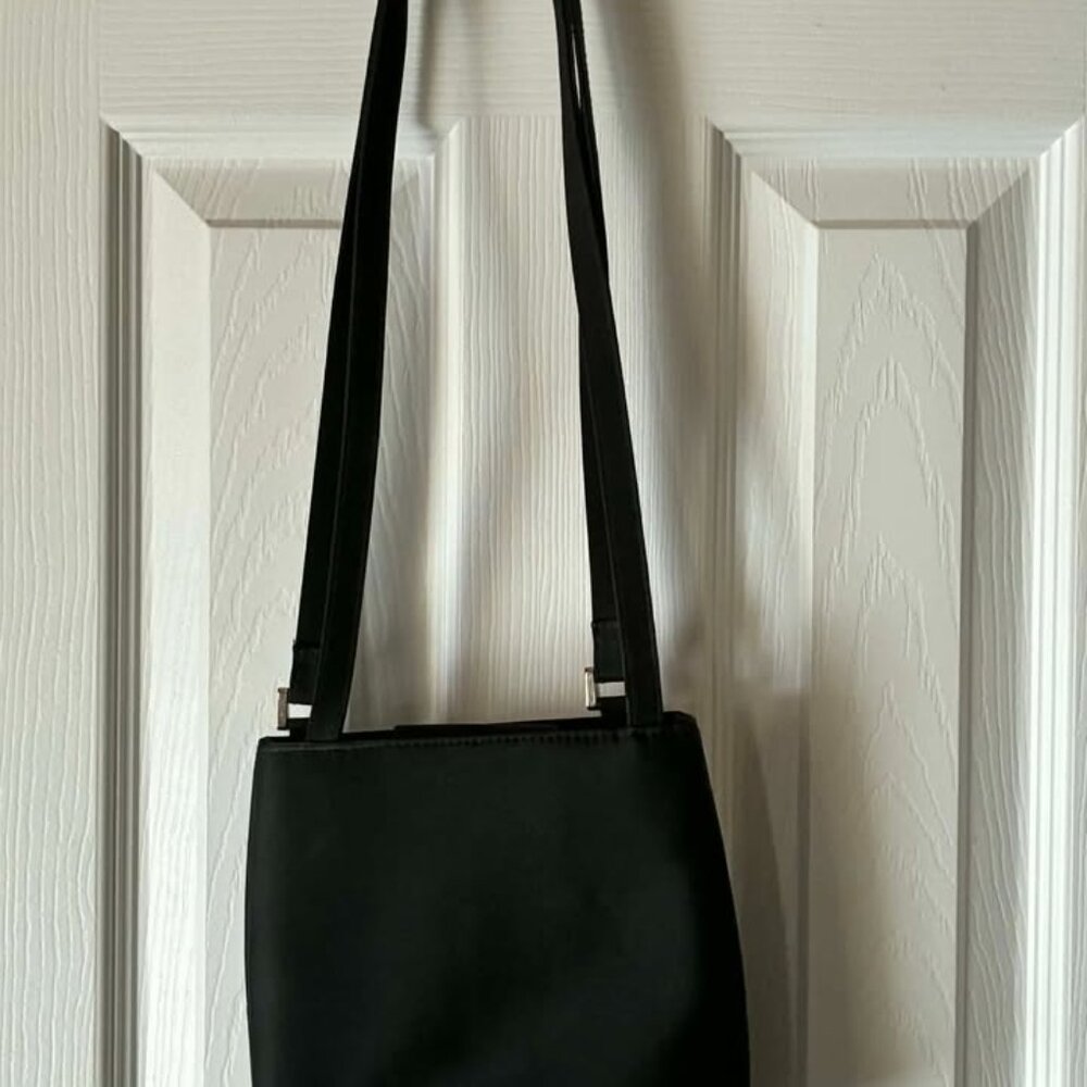 Chic Black Evening Bag with Floral Embroidery - Picture 3 of 13